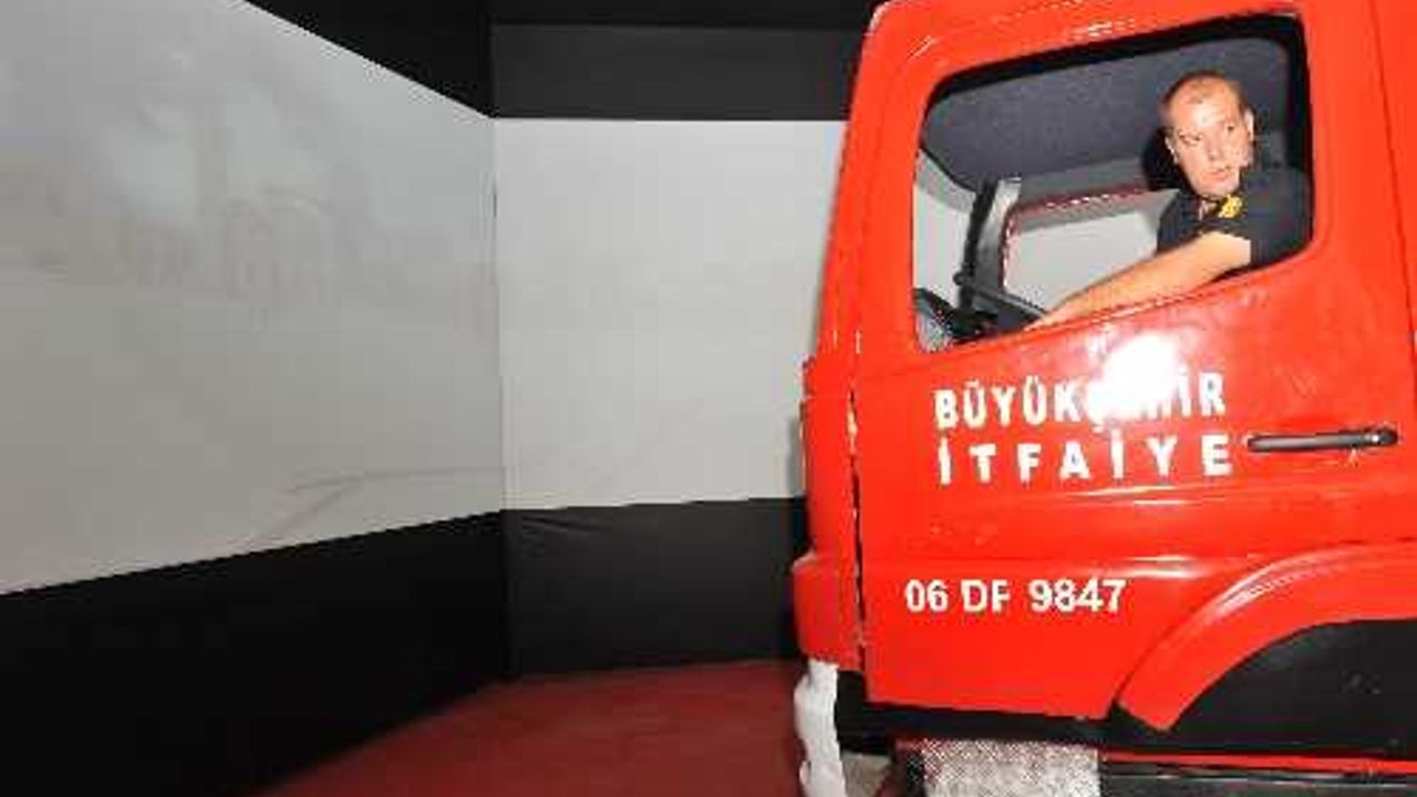 Ankara İtfaiyesi personeli simülasyonla eğitiliyor