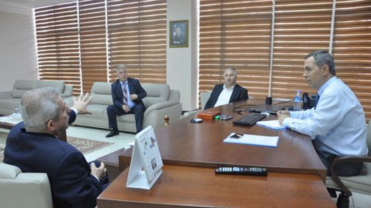 Başkan Uysal ekmek zammının ardından esnaf odası ve fırıncılarla bir araya geldi