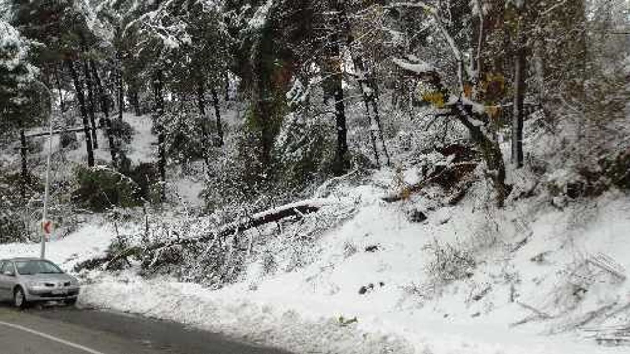 Beykoz'a Yaklaşık 1 Metre Kar Yağdı