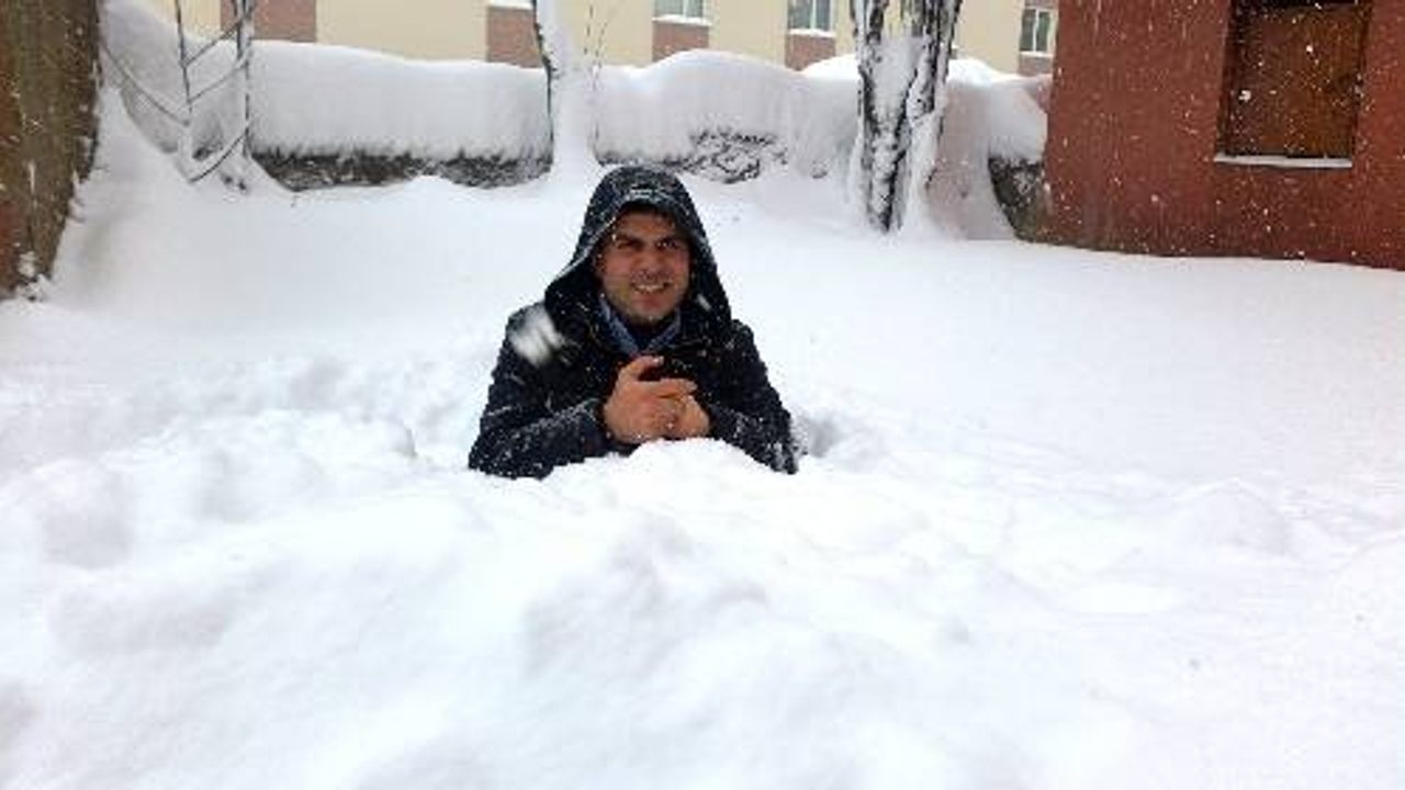 Bitlis kent merkezinde kar kalınlığı 3 metreyi buldu