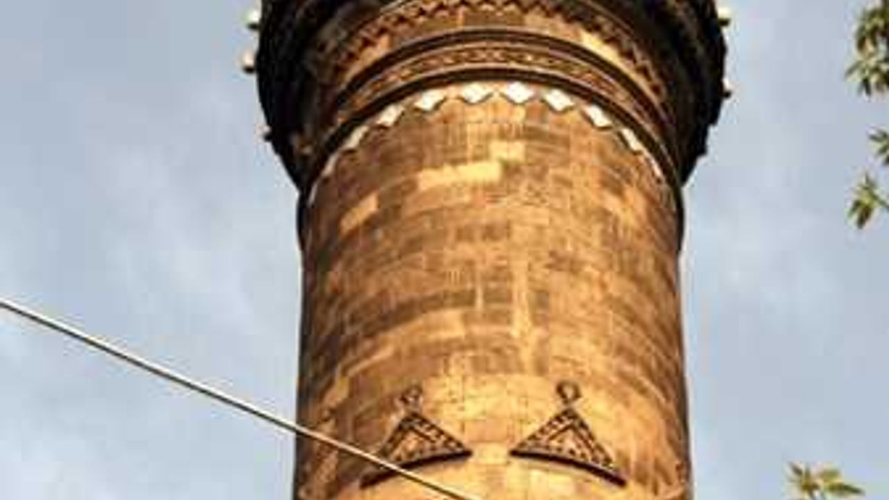 Bitlis’in simgesi beş minareden biri kayıp