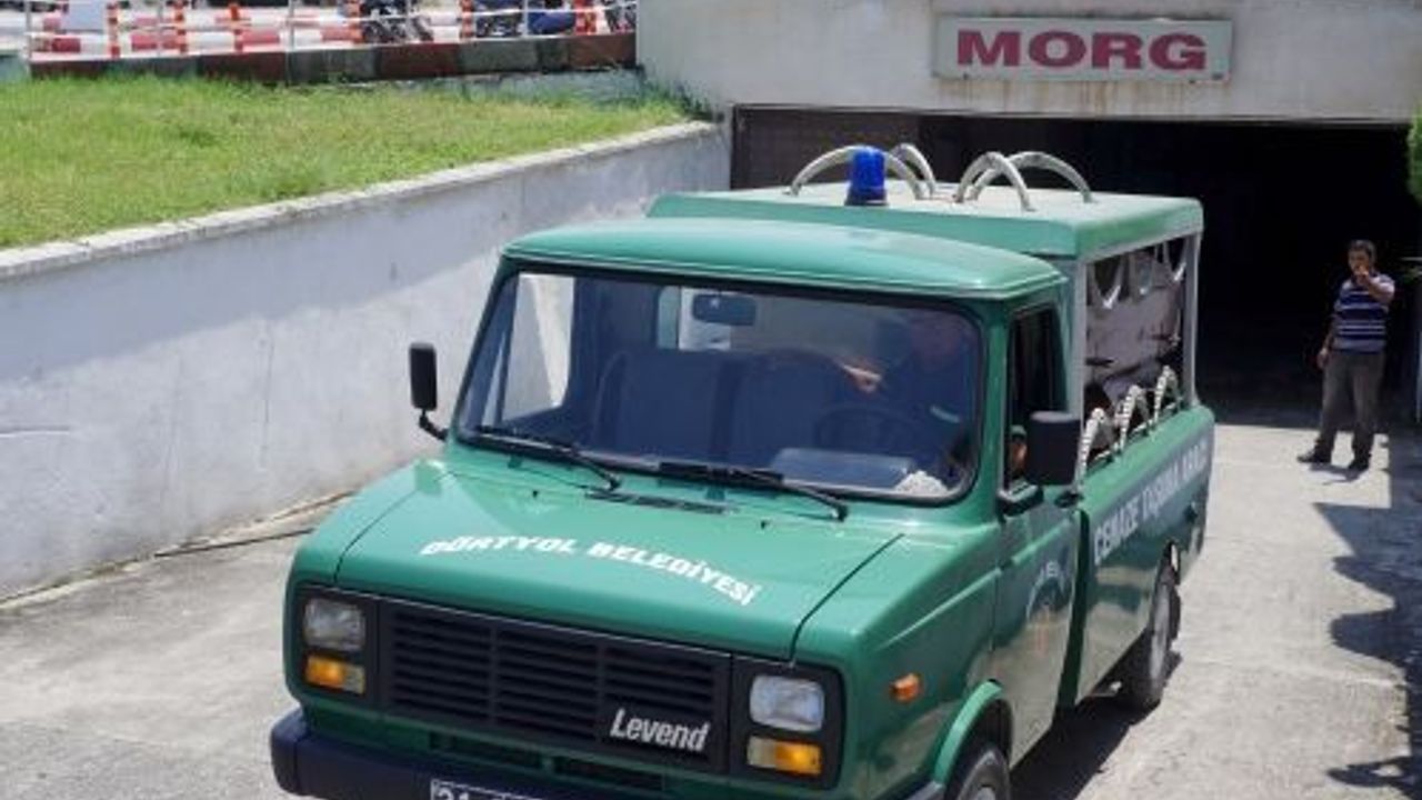 Dörtyol'daki göçükte hayatını kaybeden 5 kişinin cenazeleri Adana'ya gönderildi