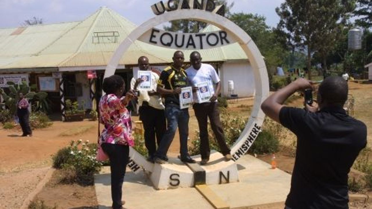 Ekvator çizgisinin Uganda’dan geçtiği nokta ilgi odağı oluyor (Özel)