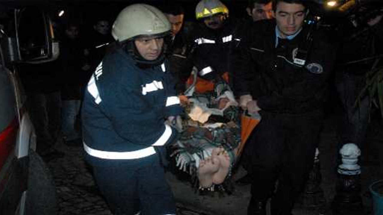 Fatih'te doğalgaz zehirlenmesi: 23 kişi hastaneye kaldırıldı