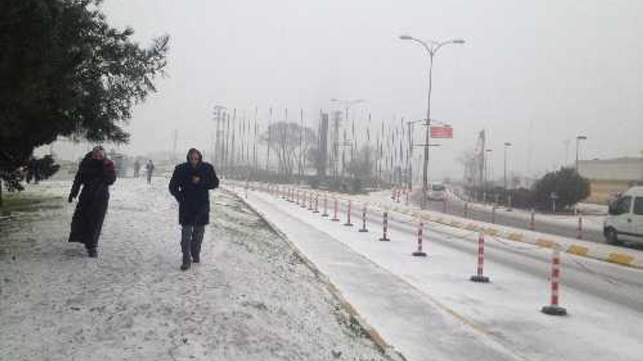 İstanbul’un yüksek kesimleri beyaza büründü