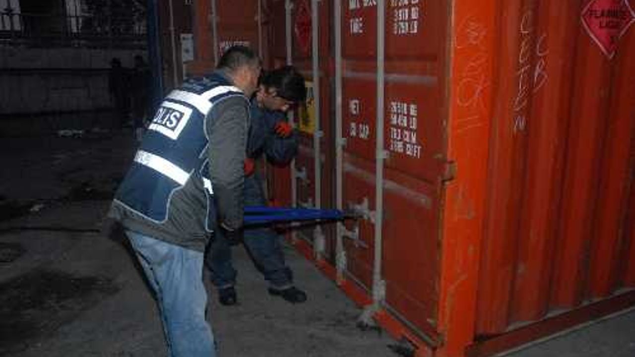 İzmir'de 1,5 milyon litre kaçak akaryakıt ele geçirildi