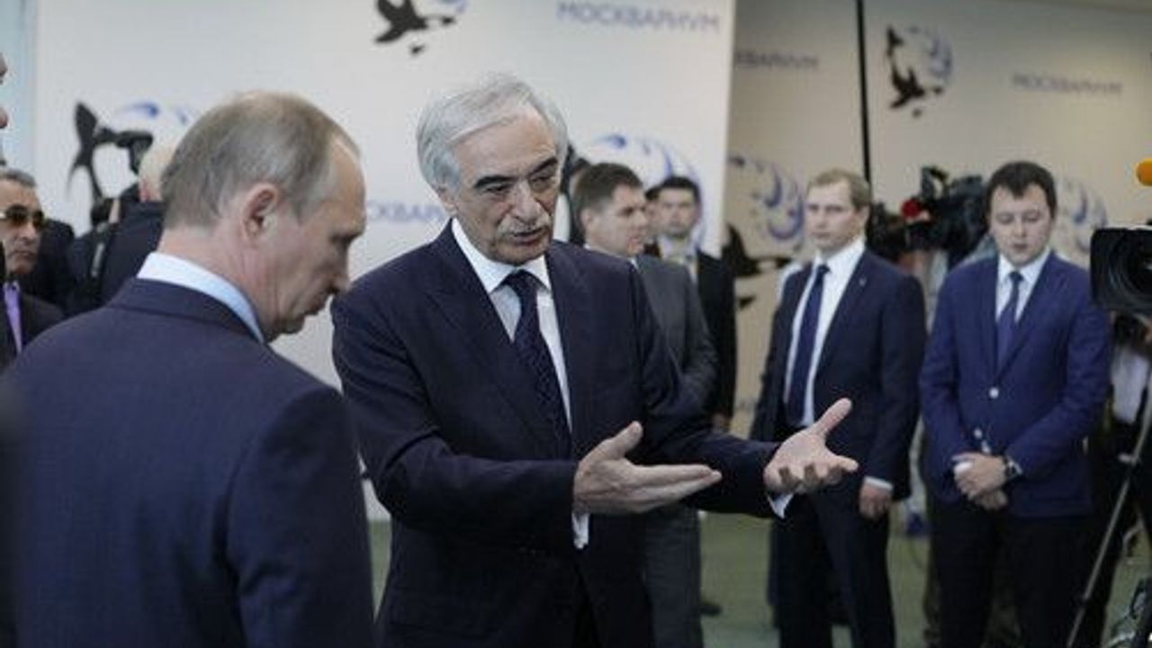 Putin, Moskova’da Azerbaycan Fuar Merkezi’ni ziyaret etti