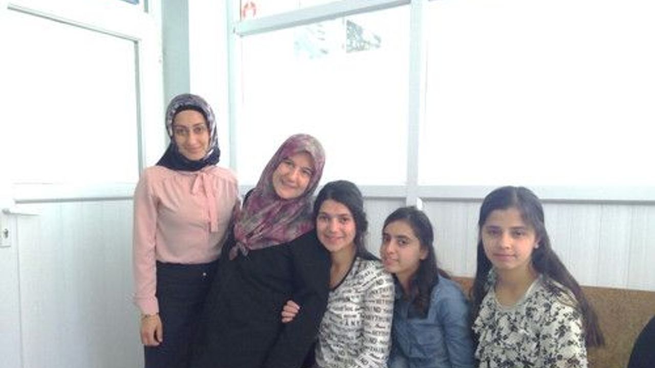 Siirt İHH'dan terör mağduru kız çocuklara moral etkinliği
