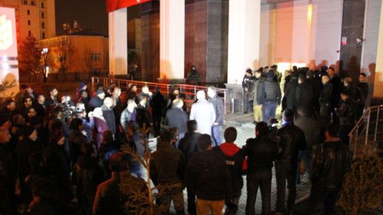 Van'da bankaya giren silahlı şahıs 9,5 saat sonra teslim oldu