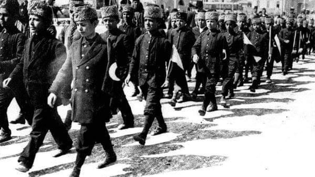 Medresedekilerin askerden muaf tutulması Atatürk’ü kızdırıyor!