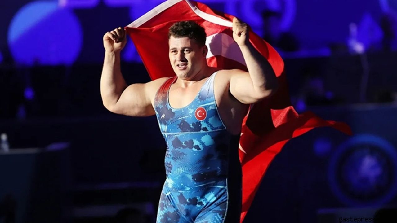 Rıza Kayaalp dünya şampiyonu oldu! Türk güreş tarihine geçti