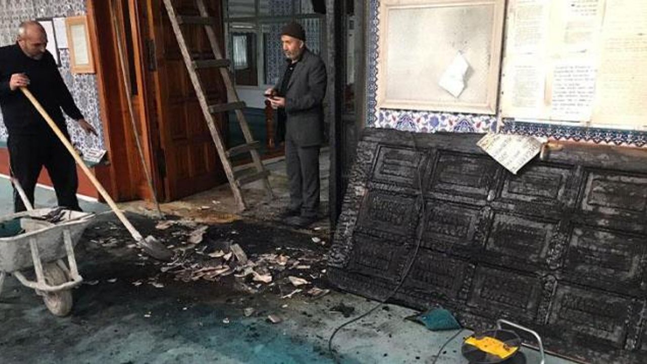 Ankara'nın Polatlı ilçesindeki iki cami, kimliği belirsiz kişi tarafından kundaklandı