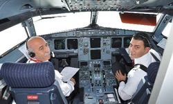 Atlasjet, Adana’ya da sefere başladı; ilk uçağı Adanalı baba-oğul pilot uçurdu
