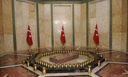 İlk  Defa Atatürk’ün Kabrine Gittim Ve Çok Mutluyum Niçin?