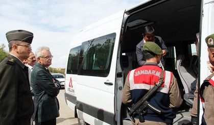 Çankırı Valisi Özcan, yol kontrol ve arama noktasında denetim yaptı