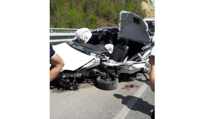 Çöp kamyonuna çarpan aracın sürücüsü ağır yaralandı