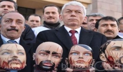 GÖREVDEN ALINAN OKUL MÜDÜRLERİNDEN PROTESTO