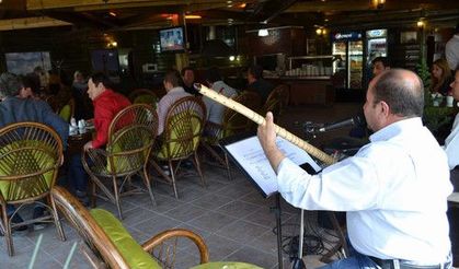 Hastalar her ay buluşup stres atıyor