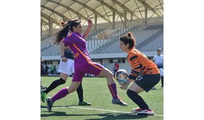 Kızlar Sahada Turnuvası'nda Galatasaray finali kovalıyor