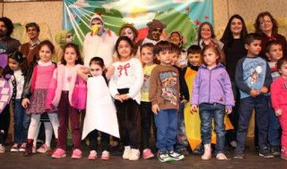 Kreş ve anaokulu öğrencilerinden 'Tiyatro Günü' etkinliği