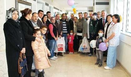 Medical Park Samsun Hastanesi'ndeki lösemili çocuklara arkadaş ziyareti
