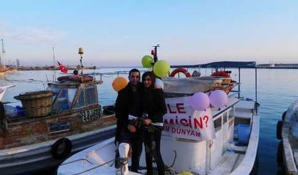 Mersinli kız, gün batımındaki romantik evlilik teklifine 'evet' dedi