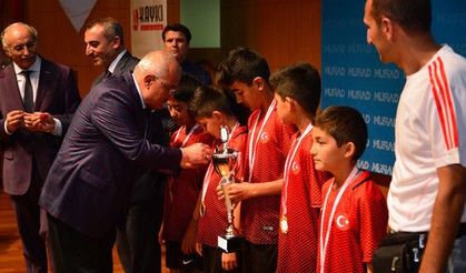 MÜSİAD'tan başarılı öğrencilere ödül