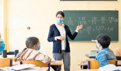 OKULSUZ VE ÖĞRENCİSİZ EĞİTİMİ SAVUNANLARIN MASKESİ İNİYOR!