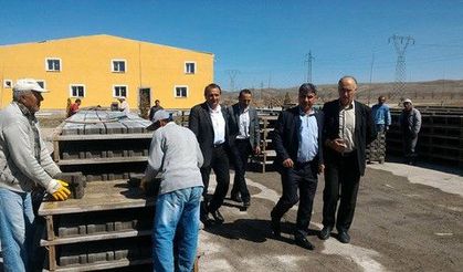 Sarıoğlan parke tesisi ve kum ocağı bölgeye 'örnek-model' oldu