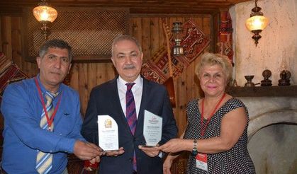 Sokak hayvanlarına sahip çıkan Osmaniye Belediyesi'ne teşekkür plaketi