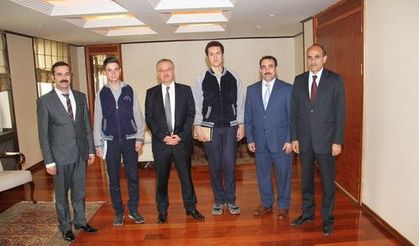 TÜBİTAK'ta Kars'ı temsil edecek öğrenciler Vali ile görüştü