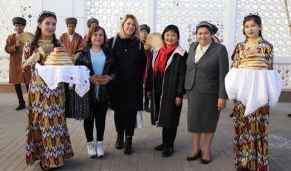 Türk Dünyası Şairler Buluşması Hive'de başladı