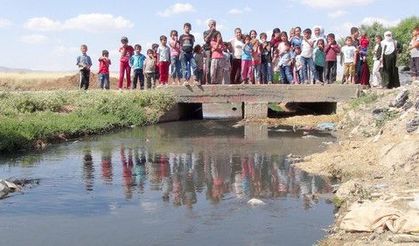 Üçevler sakinleri, pis kokulu atıktan şikayetçi