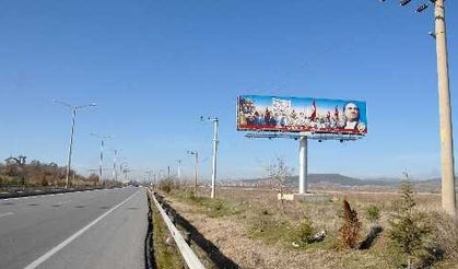 Uşak'ın simge fotoğrafı, İzmir-Ankara yoluna tabela olarak koyuldu