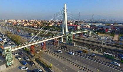 Yürüyen merdivenli valilik yaya köprüsü tamamlandı