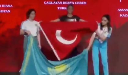 Türk bayrağıyla Kazaklara öyle bir ders verdi ki!