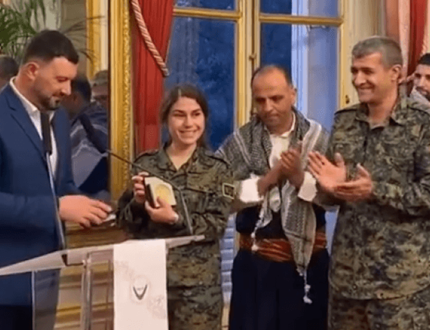 Fransa senatosundan teröristlere onur madalyası
