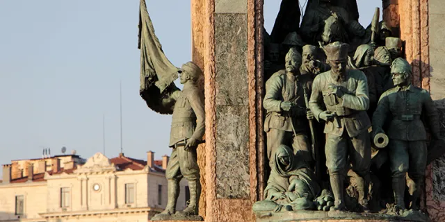 Bugün Akdeniz, Ege ve Karadeniz’de sıkışan Türkiye’nin reçetesi Taksim Cumhuriyet Anıtındadır!
