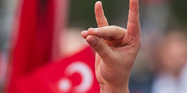 Başbuğ Türkeş’e Bozkurt işaretini ilk defa kim nerede yaptırdı?