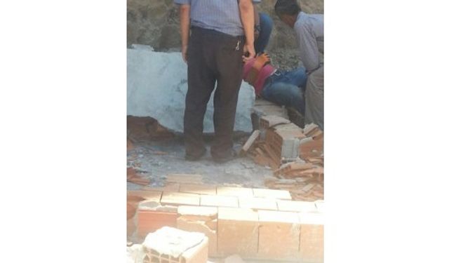 Akhisar'da inşaat çöktü: 4 işçi yaralandı