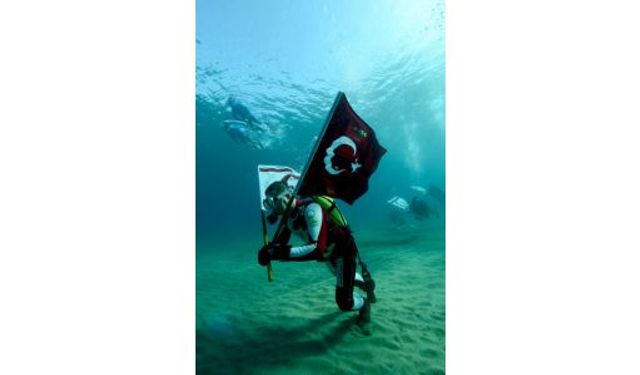Cem Karabay, dördüncü dünya rekoru için su altında yaşayacak