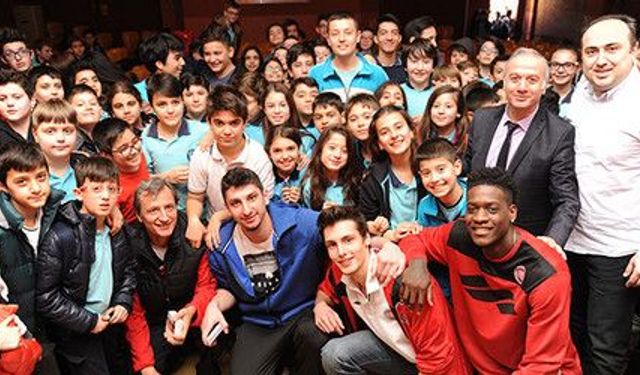 Tofaş'ın gençleri Koç Ortaokulu'nda öğrencilerle buluştu