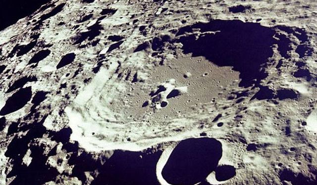 Dr. Hugy Percy Wilkins aydaki bir kratere niçin Atatürk adını vermiştir?