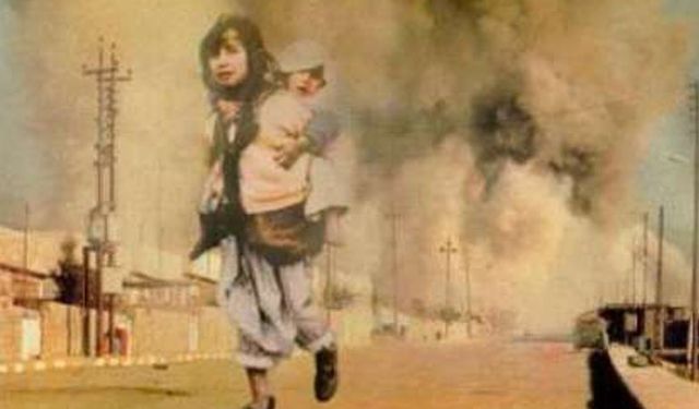 Halepçeli çocuklar Hiroşima, Ruanda. Vietnamlı kardeşleri ile el ele tutuşmuş dünyaya sesleniyorlar çocuk ölmesin!