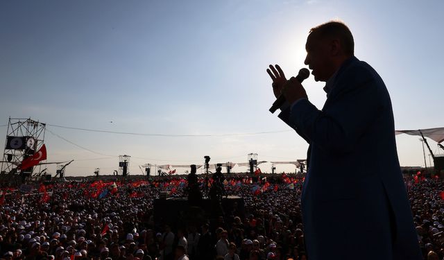 Cehalet Mi İhanet Mi? Türk Kimliğine Yönelik Tehlikeli Siyaset Tartışması
