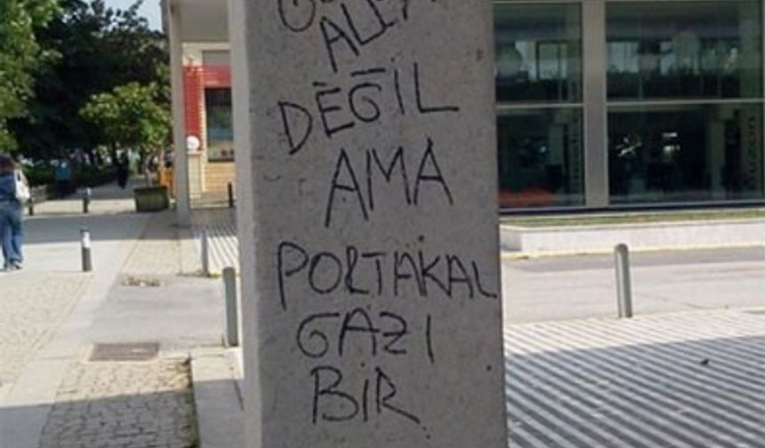 Taksim'de duvar yazıları