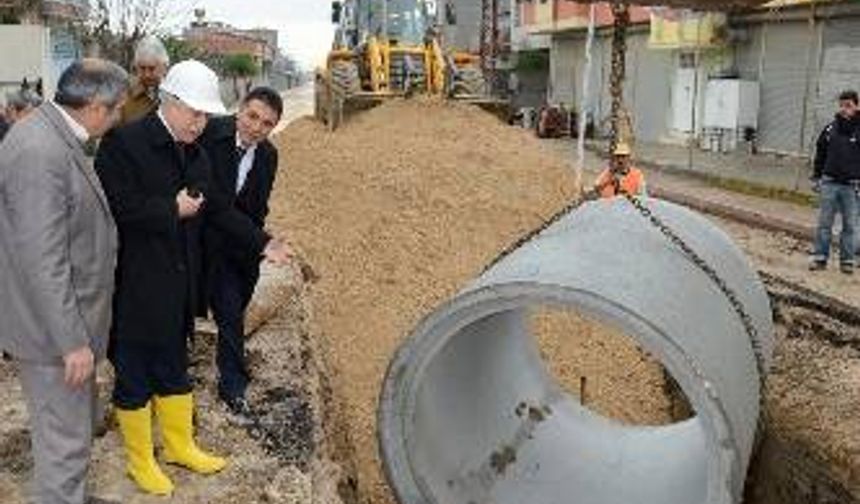 Adana'da yağmur suyu tahliye sistemi çalışmaları sürüyor