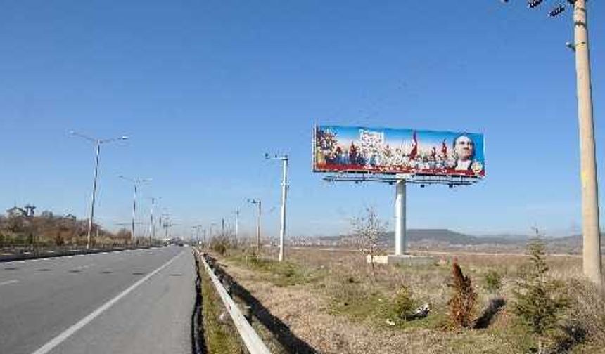 Uşak'ın simge fotoğrafı, İzmir-Ankara yoluna tabela olarak koyuldu