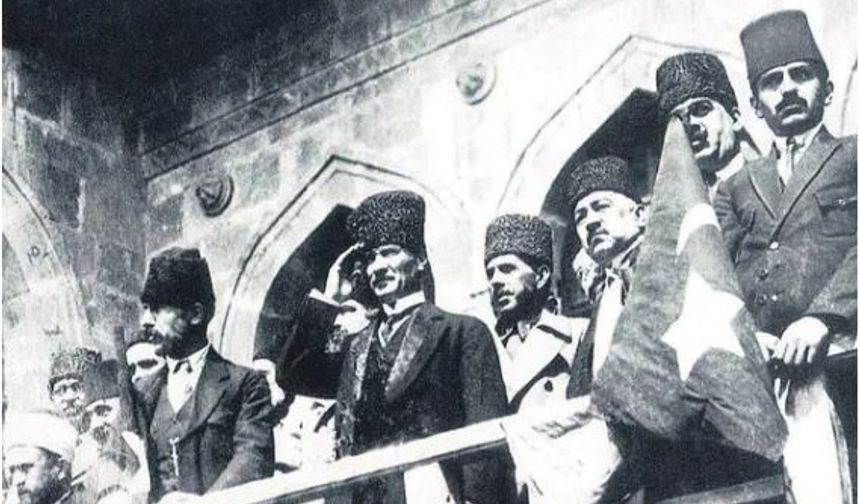 Atatürk 150 yıllık çöküşe son verdi
