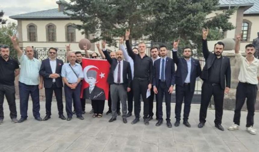 Erzurumlulardan, Erzurum Kongresi Binasının Önünden 'Süreç' Tepkisi